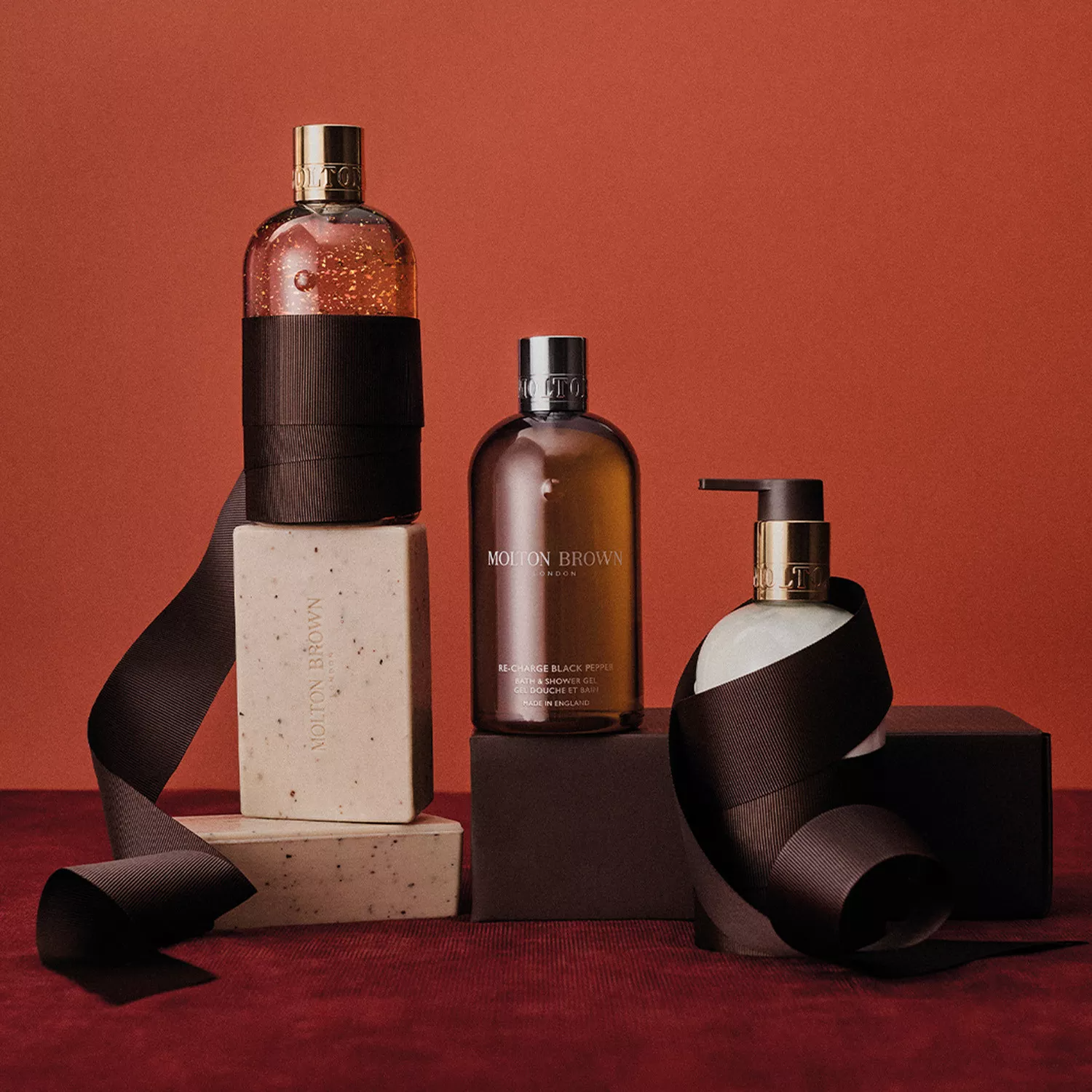 Molton Brown Re- Charge Black Pepper Bodyscrub Bar 250g